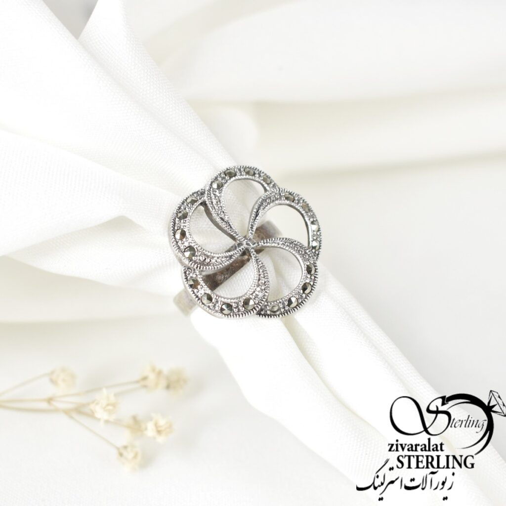 انگشتر نقره طرح گل زیبا زنانه کد:۱۲۶۸
